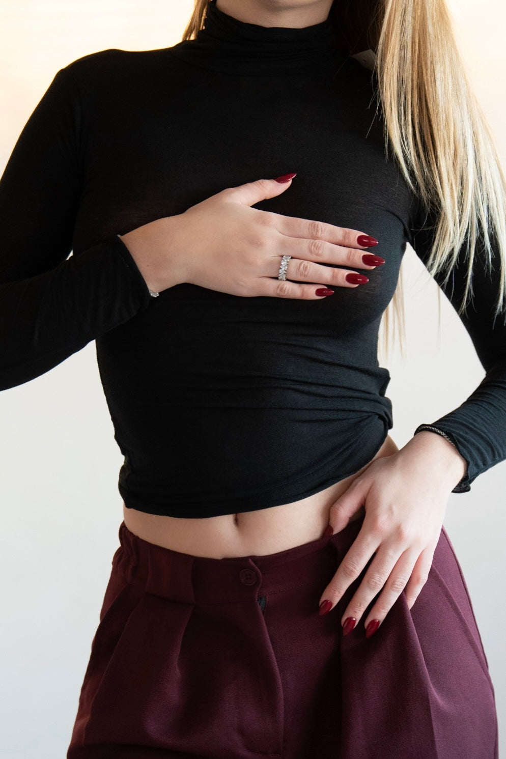 Sheer Cashmere Turtleneck – Black