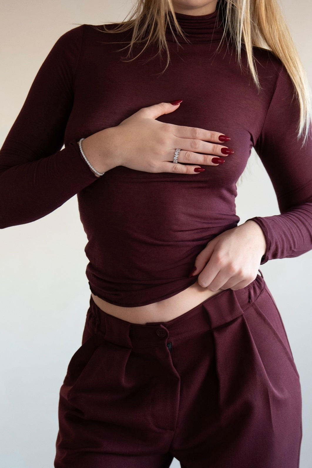 Sheer Cashmere Turtleneck – Burgundy