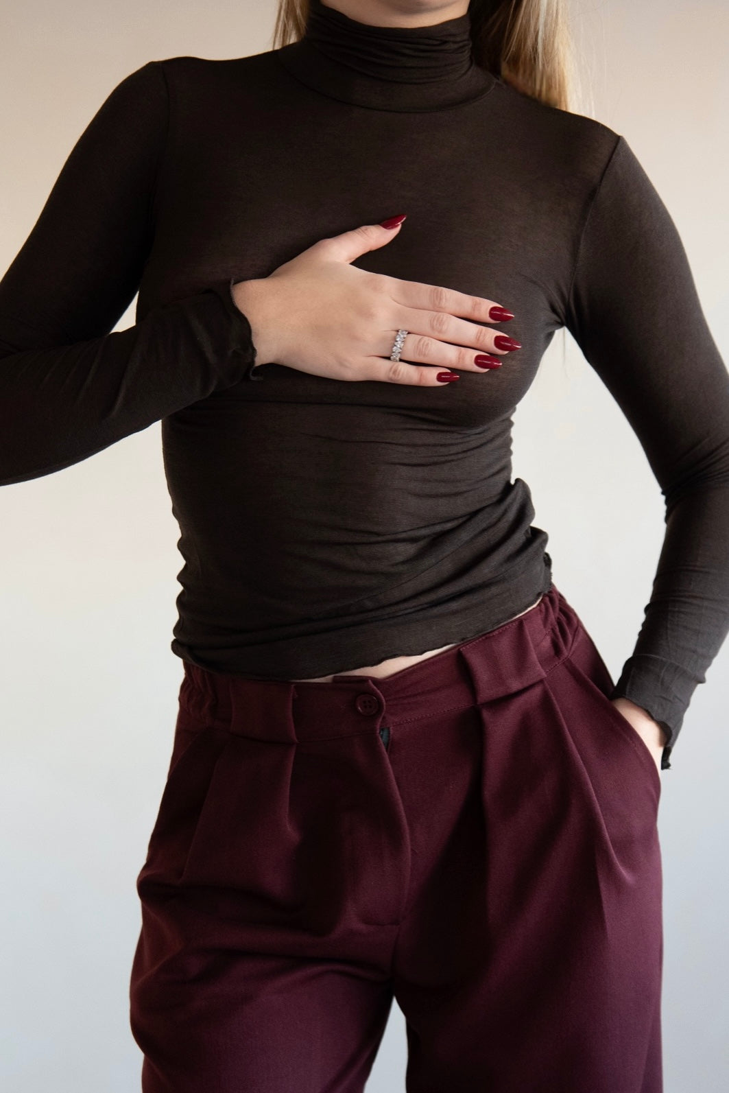 Sheer Cashmere Turtleneck – Brown